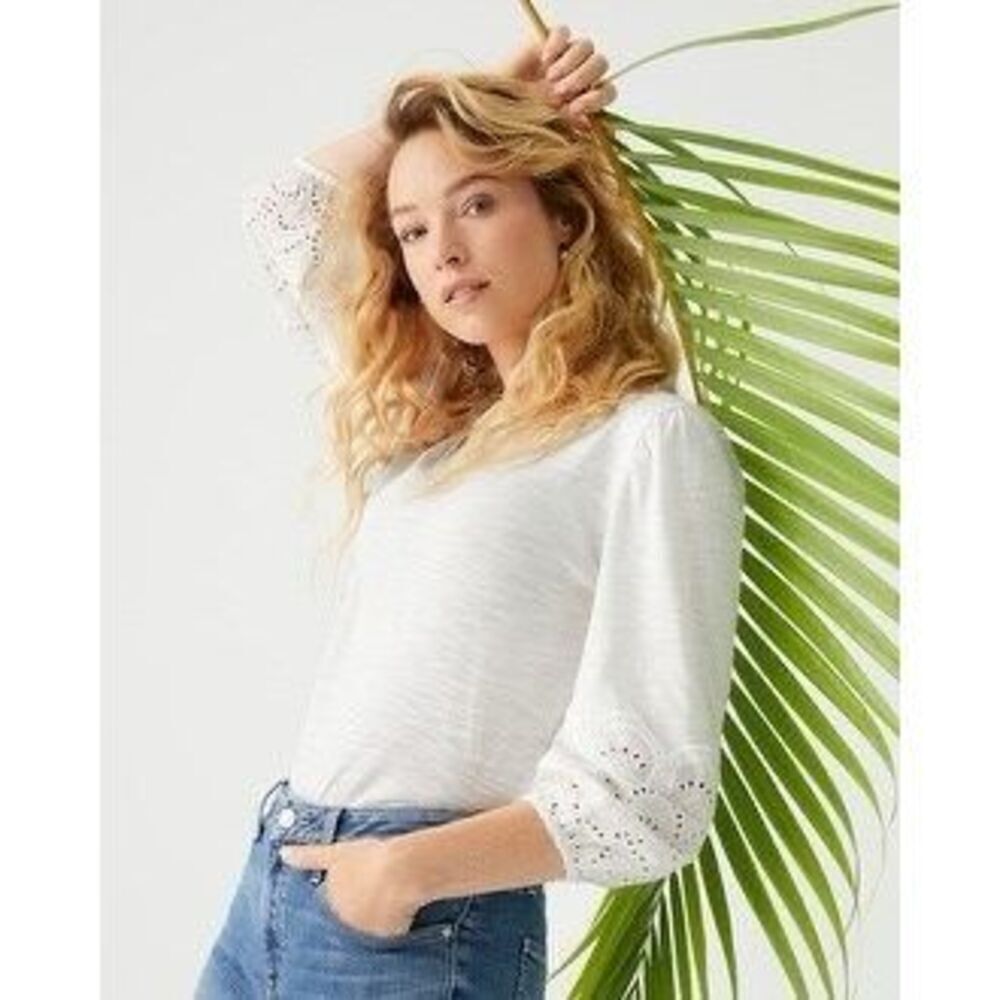 ✨Chico’s Laser Cut Eyelet Slub White Sz 2X Tee✨